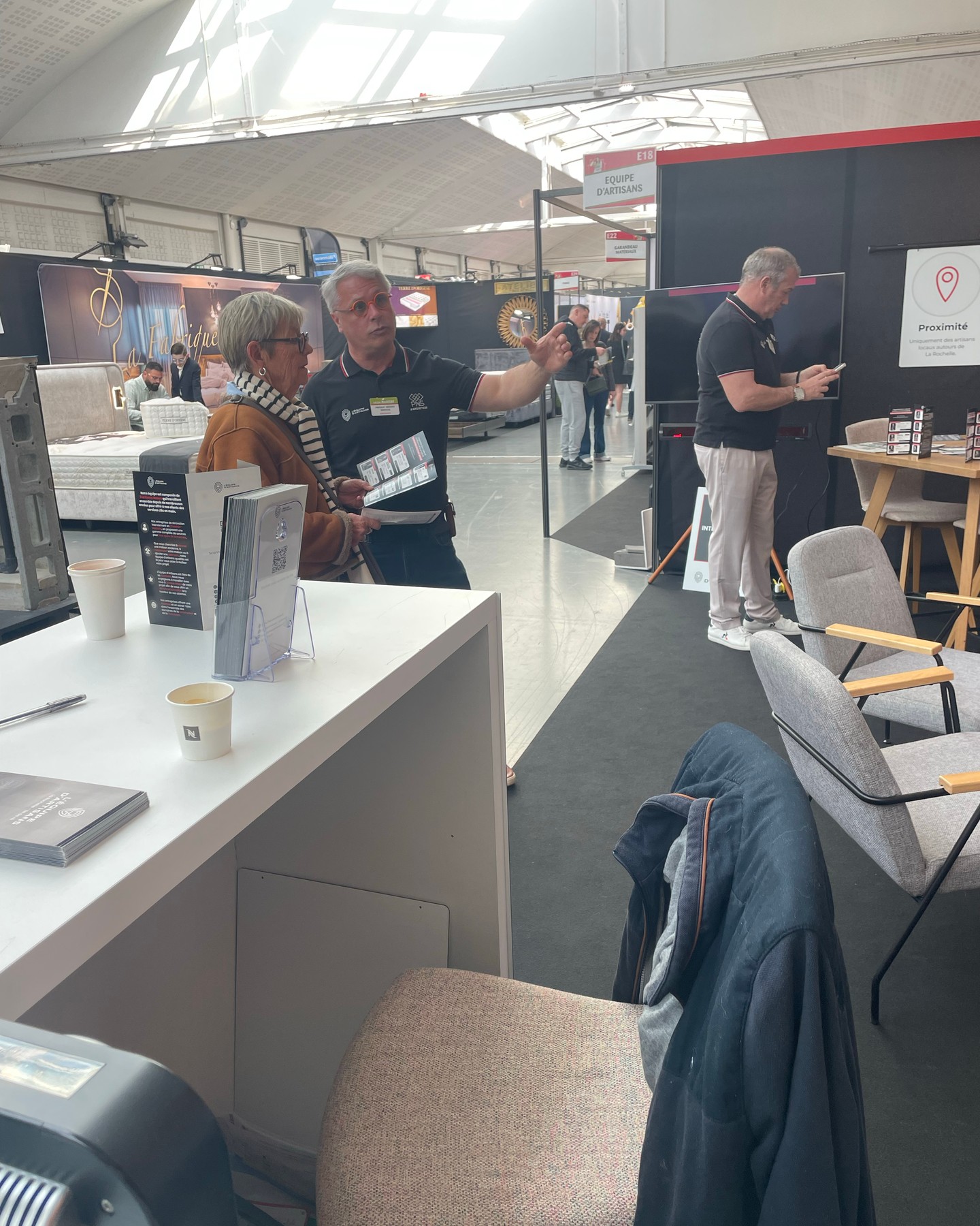 Le Salon de l'Habitat de La Rochelle, c'est ce week-end !
Retrouvez-nous sur notre stand pour échanger sur vos projets de rénovation. 🏡

C'est l'occasion parfaite de découvrir la force de notre collectif.
11 artisans, 1 seul interlocuteur, et une coordination fluide pour vos travaux.
Venez nous rencontrer et repartez avec notre nouveau flyer qui détaille nos savoir-faire. 🤝

Nous sommes là pour répondre à toutes vos questions jusqu'à ce soir.

#salonhabitat #larochelle #rénovation #construction #artisanslocaux #ilederé #rochefort #charentemaritime