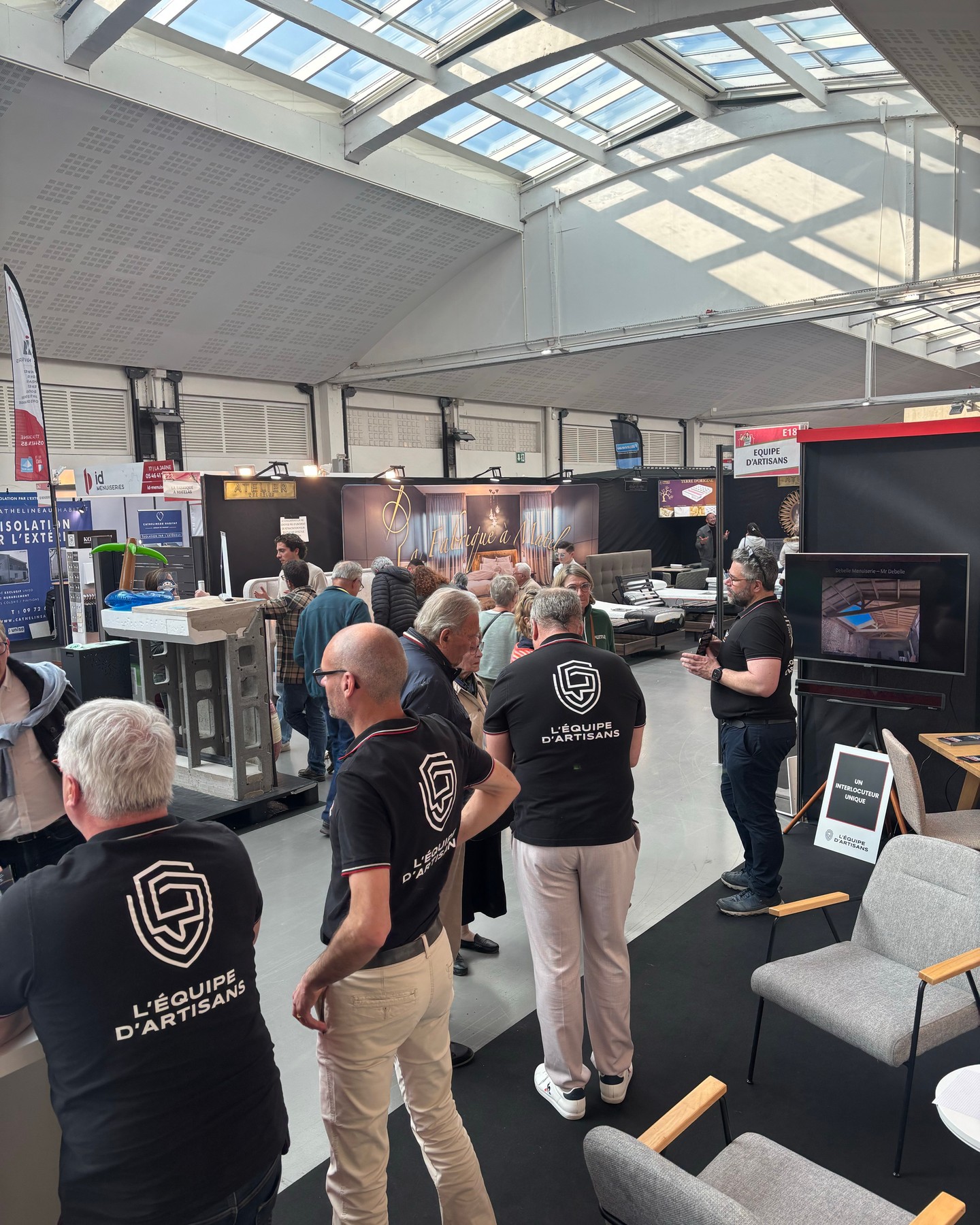 Le salon de l'habitat 2026, c'est terminé ! 🏁

Un grand merci à vous tous d'être venus si nombreux sur notre stand pour échanger sur vos futurs projets. Vos retours et votre confiance nous motivent.

C'est toujours un plaisir de vous rencontrer et de vous présenter la force de notre collectif d'artisans.

À très bientôt, que ce soit sur un prochain salon ou directement sur vos chantiers ! 🤝

#salondelhabitat #larochelle #renovation #construction #artisanslocaux #iledere #rochefort #charentemaritime